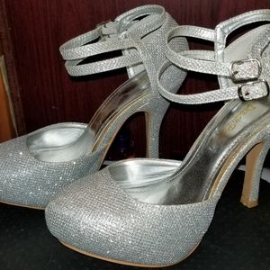 Sparkly heel pumps